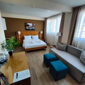 La Place De La Gare - New Subway Station Apartment